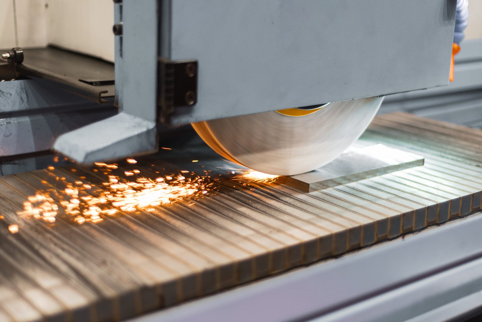 AdobeStock_282799042-scaled-1 grinding